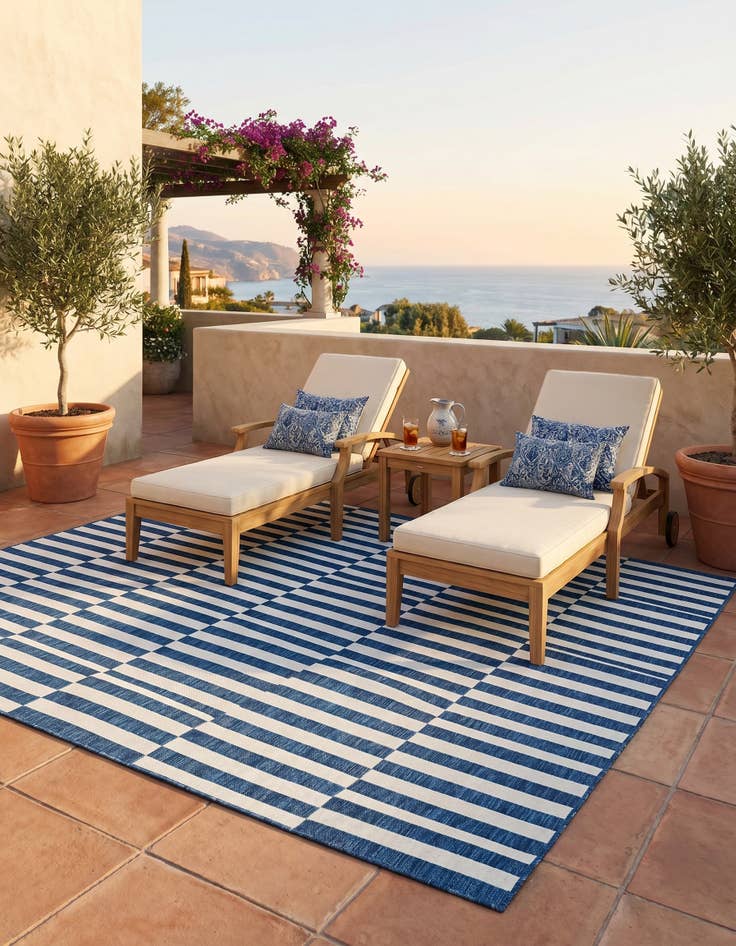 Detail image of 7' x 10' Easy-Clean Ribbon Indoor / Outdoor Rug