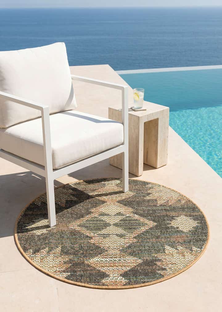 3' 3 x 3' 3 Easy-Clean Baja Indoor / Outdoor Round Rug