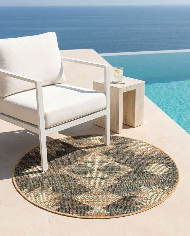 3' 3 x 3' 3 Easy-Clean Baja Indoor / Outdoor Round Rug