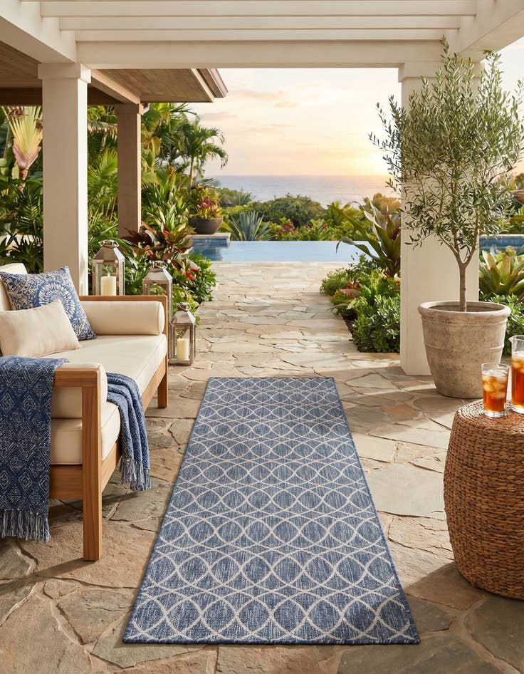 Detail image of 2' 7 x 10' Easy-Clean Trellis Indoor / Outdoor Runner Rug