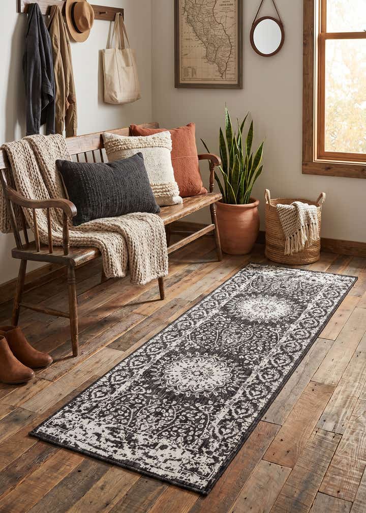2' x 6' Easy-Clean Traditional Indoor / Outdoor Runner Rug