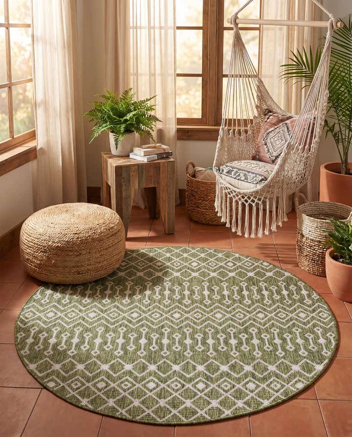 5' 3 x 5' 3 Easy-Clean Lattice Indoor / Outdoor Round Rug
