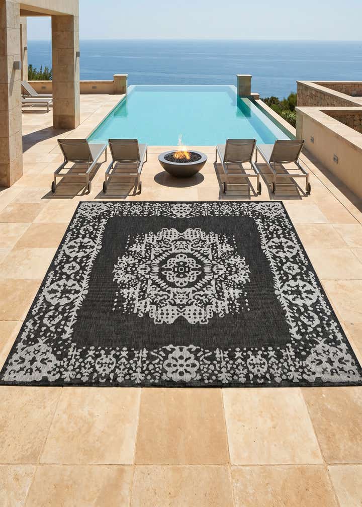 10' x 10' Easy-Clean Traditional Indoor / Outdoor Square Rug
