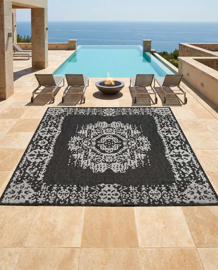 10' x 10' Easy-Clean Traditional Indoor / Outdoor Square Rug