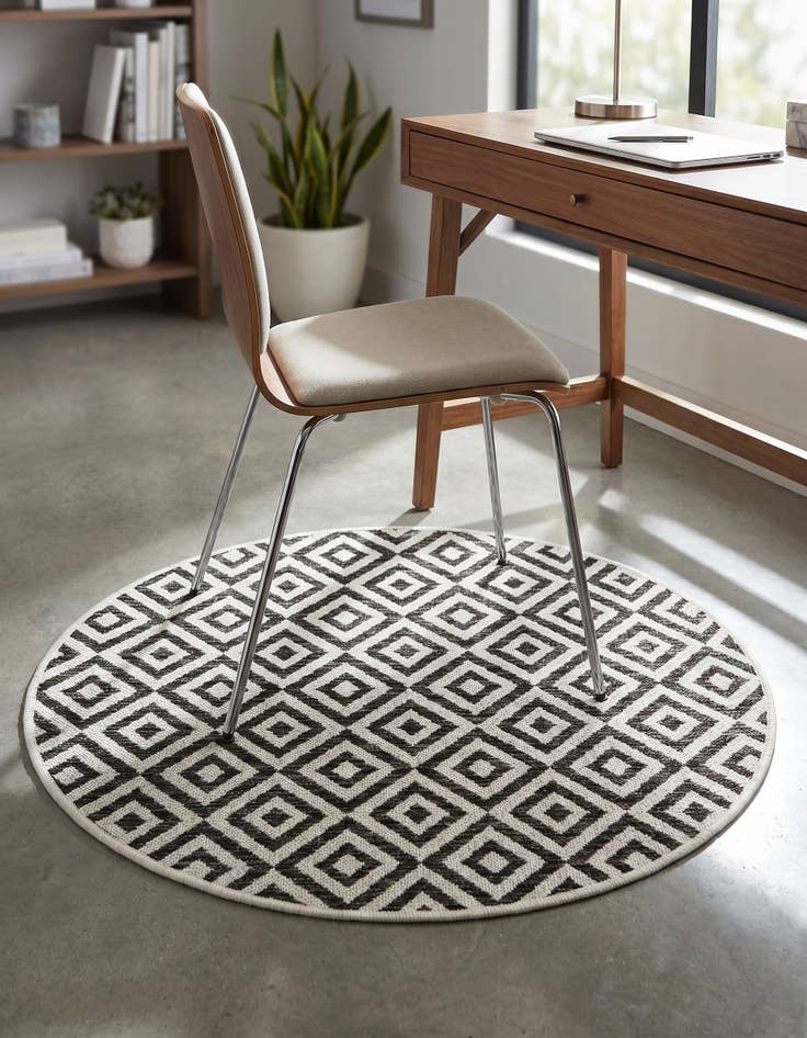 Detail image of 3' x 3' Easy-Clean Jill Zarin Costa Rica Indoor / Outdoor Round Rug