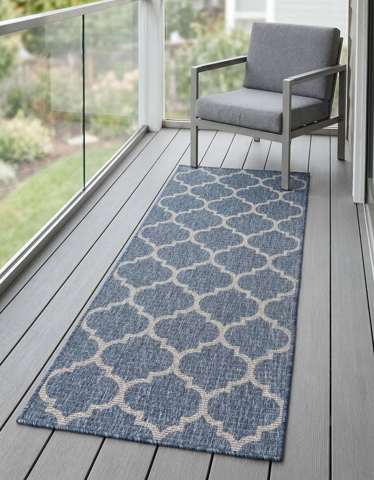 Detail image of 2' x 5' Easy-Clean Lattice Indoor / Outdoor Runner Rug