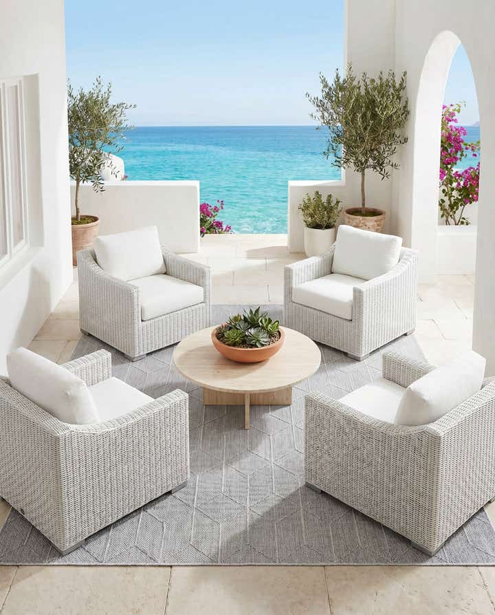 7' 10 x 7' 10 Easy-Clean Lattice Indoor / Outdoor Square Rug