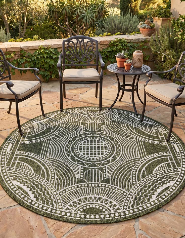 Detail image of 6' x 6' Easy-Clean Traditional Indoor / Outdoor Round Rug