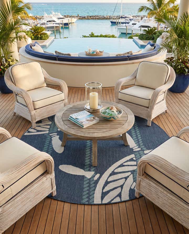 7' x 7' Easy-Clean Coastal Indoor / Outdoor Round Rug