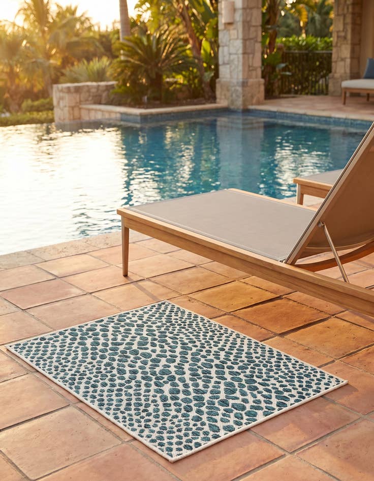 Detail image of 2' x 3' Easy-Clean Jill Zarin Cape Town Indoor / Outdoor Rug