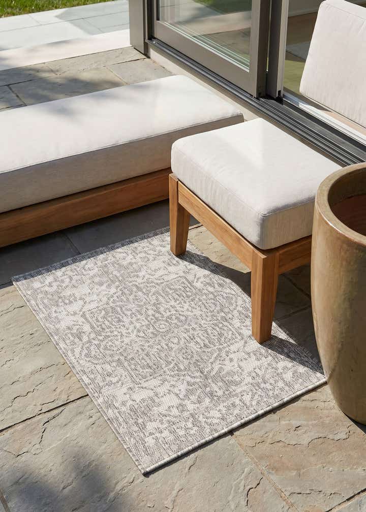 2' x 3' Easy-Clean Jill Zarin Dubai Indoor / Outdoor Rug