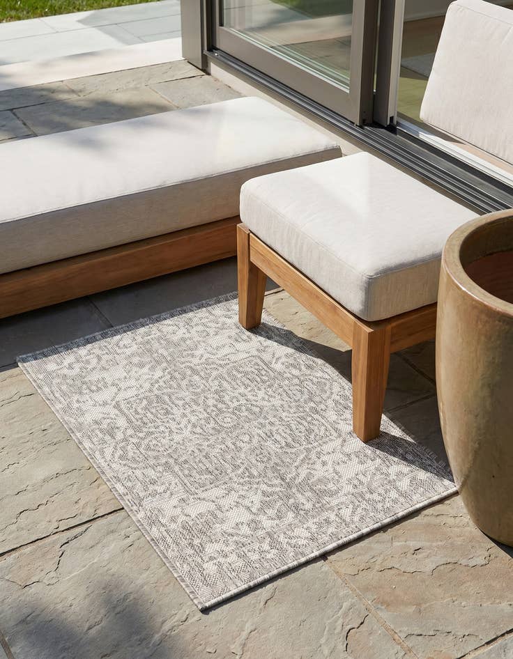 Detail image of 2' x 3' Easy-Clean Jill Zarin Dubai Indoor / Outdoor Rug