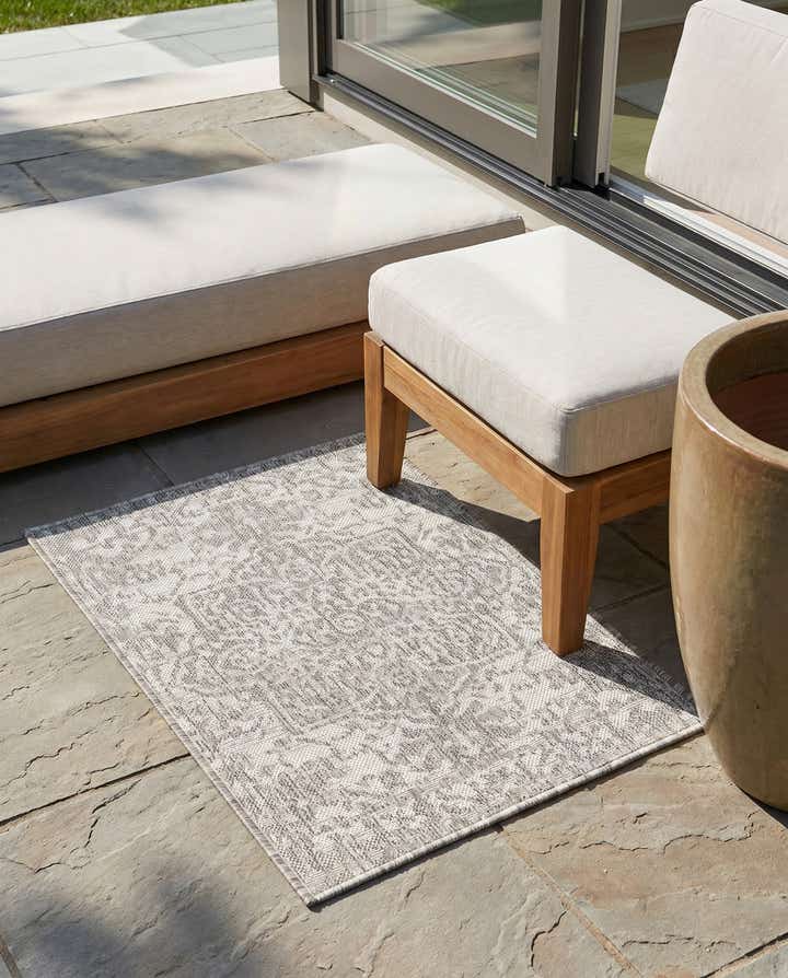 2' x 3' Easy-Clean Jill Zarin Dubai Indoor / Outdoor Rug