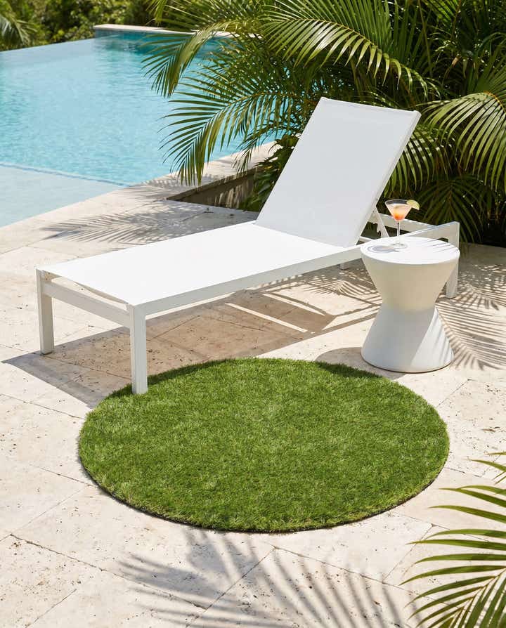 3' x 3' Easy-Clean Grass Indoor / Outdoor Round Rug