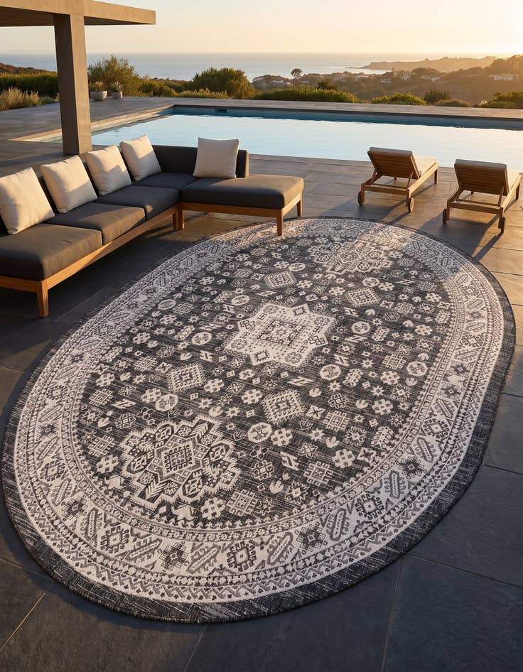 Detail image of 7' 10 x 10' Easy-Clean Aztec Indoor / Outdoor Oval Rug