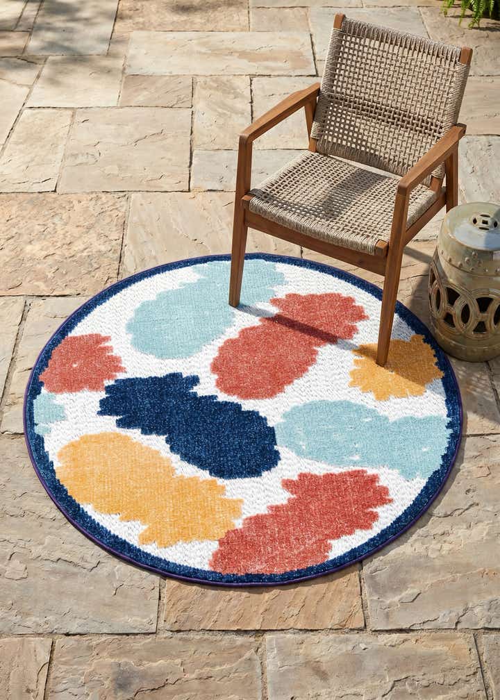 3' 3 x 3' 3 Easy-Clean Belize Indoor / Outdoor Round Rug