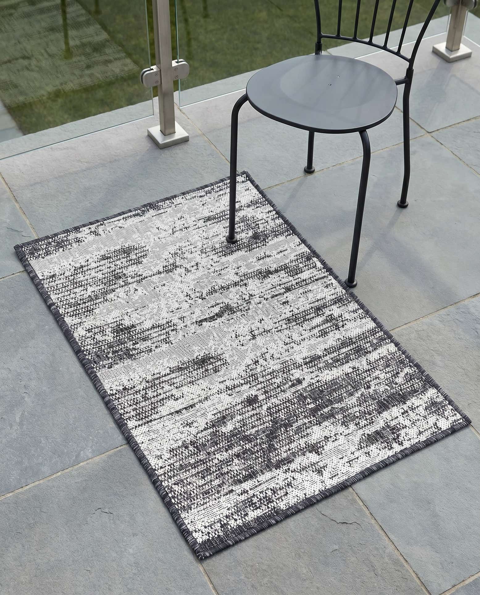 2' x 3' Easy-Clean Modern Indoor / Outdoor Rug