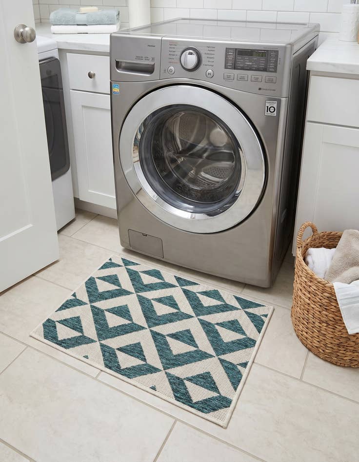 Detail image of 2' x 3' Easy-Clean Jill Zarin Napa Indoor / Outdoor Rug