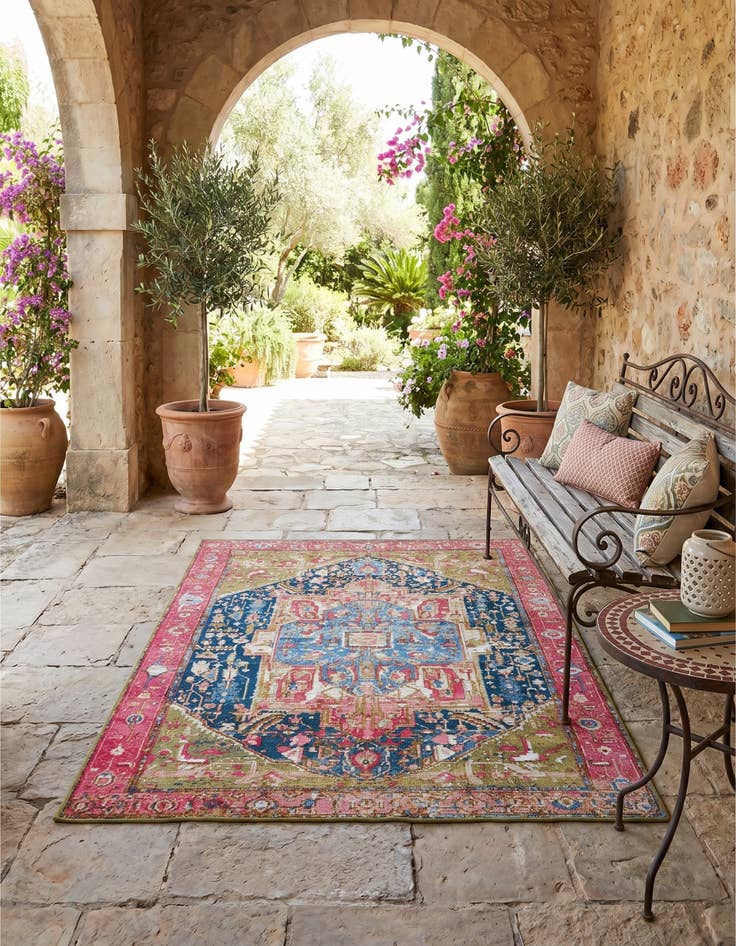 Detail image of 4' x 6' Easy-Clean Traditional Indoor / Outdoor Rug
