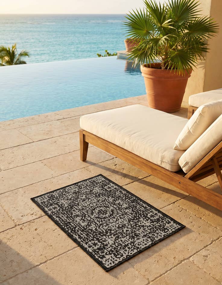 Detail image of 2' x 3' Easy-Clean Traditional Indoor / Outdoor Rug