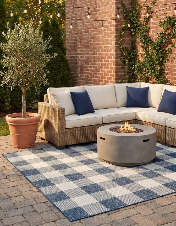 Detail image of 5' 3 x 8' Easy-Clean Checkered Indoor / Outdoor Rug