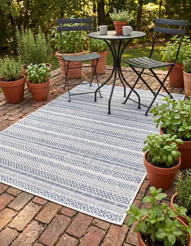 Detail image of 3' x 5' 3 Easy-Clean Striped Indoor / Outdoor Rug