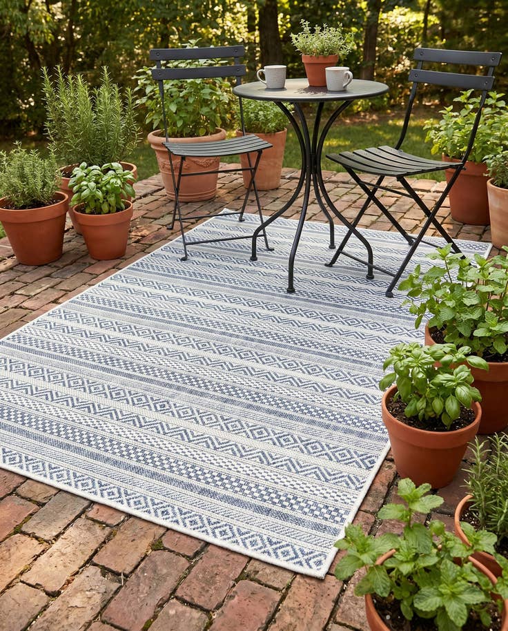 Detail image of 3' x 5' 3 Easy-Clean Ribbon Indoor / Outdoor Rug
