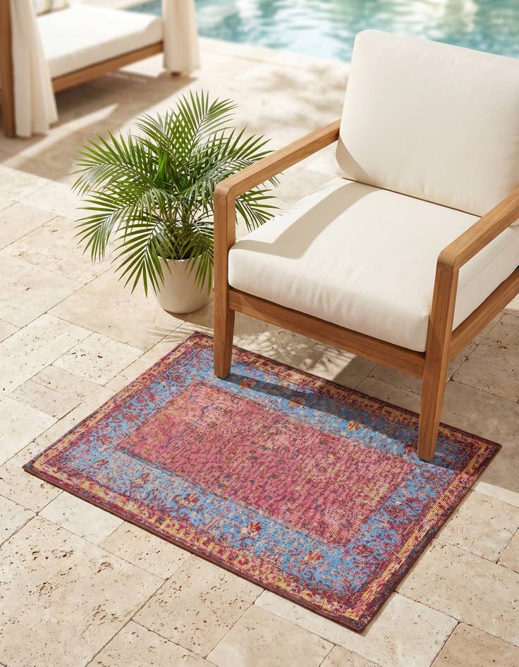 Detail image of 2' x 3' 1 Easy-Clean Traditional Indoor / Outdoor Rug