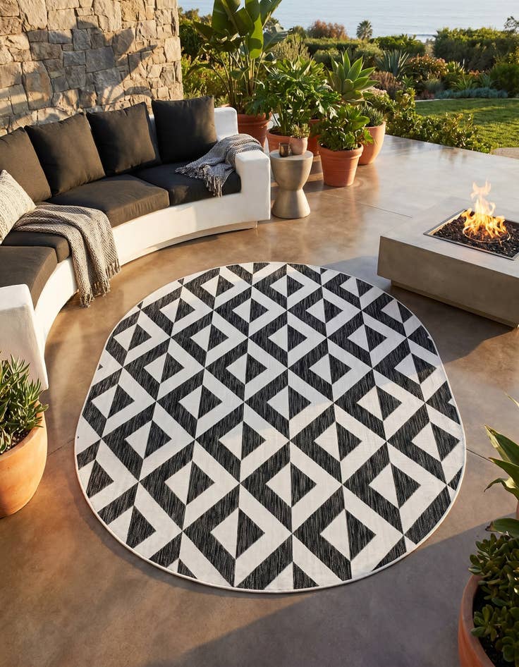 Detail image of 7' 10 x 10' Easy-Clean Jill Zarin Napa Indoor / Outdoor Oval Rug