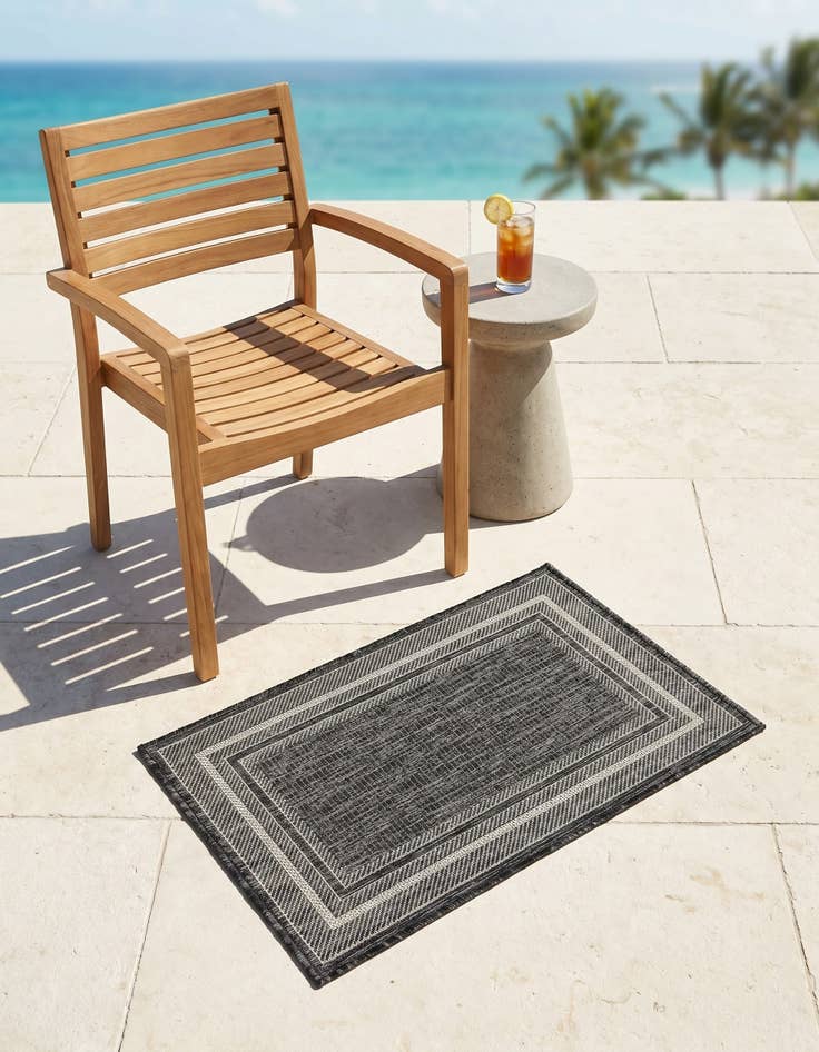 Detail image of 2' x 3' 1 Easy-Clean Border Indoor / Outdoor Rug
