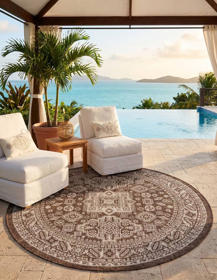 Detail image of 5' 3 x 5' 3 Easy-Clean Aztec Indoor / Outdoor Round Rug