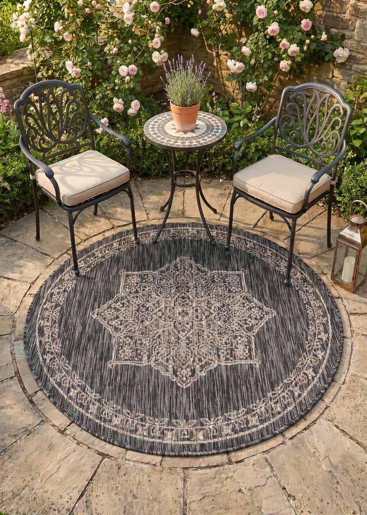 4' x 4' Easy-Clean Traditional Indoor / Outdoor Round Rug