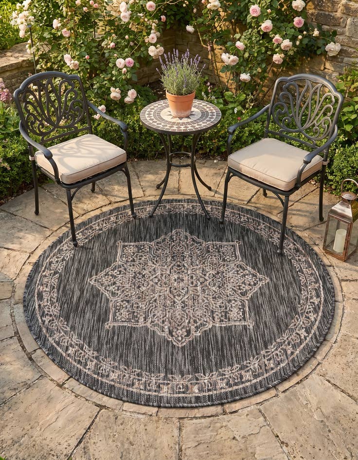 Detail image of 4' x 4' Easy-Clean Traditional Indoor / Outdoor Round Rug