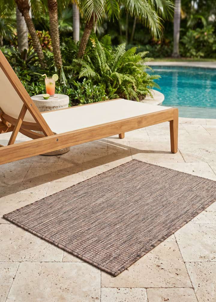 2' x 3' 1 Easy-Clean Solid Indoor / Outdoor Rug