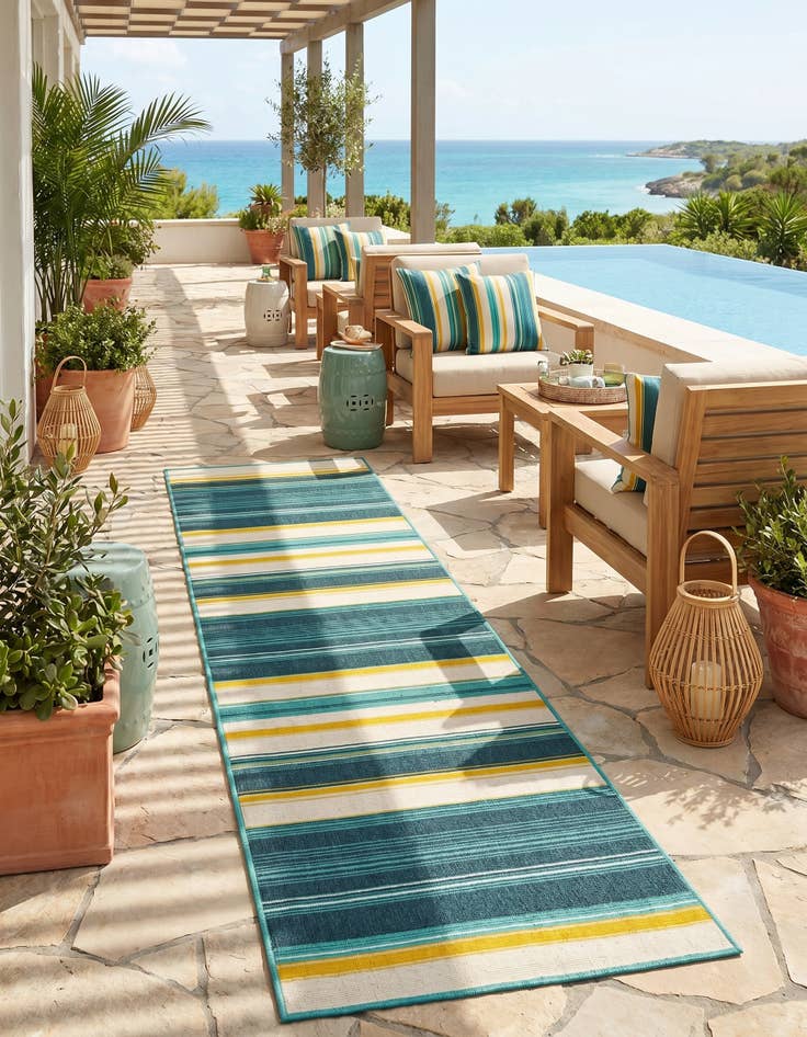 Detail image of 2' 7 x 10' Easy-Clean Border Indoor / Outdoor Runner Rug