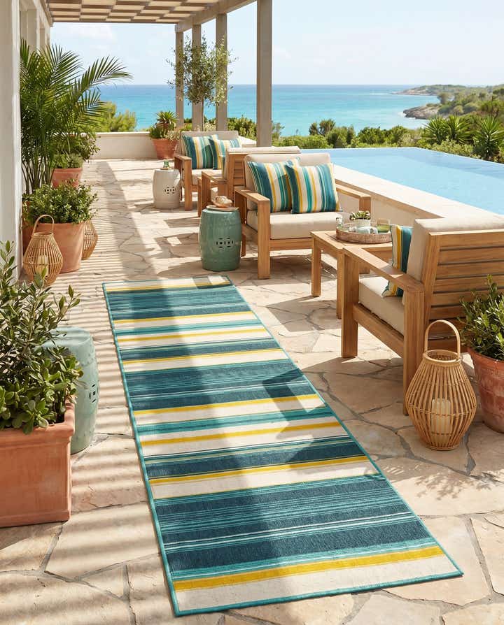 2' 7 x 10' Easy-Clean Border Indoor / Outdoor Runner Rug