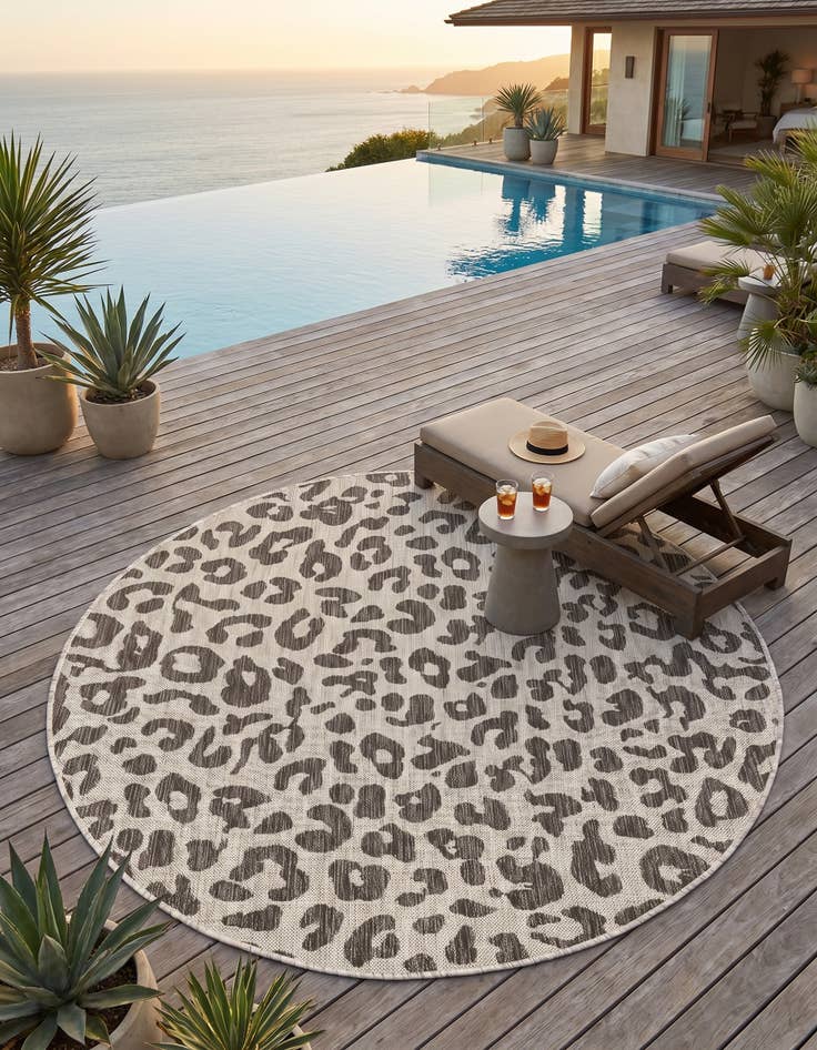 Detail image of 5' 3 x 5' 3 Easy-Clean Safari Indoor / Outdoor Round Rug