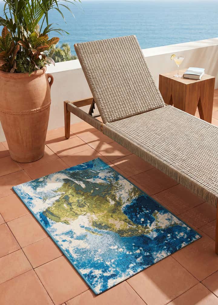 2' x 3' 1 Easy-Clean Modern Indoor / Outdoor Rug