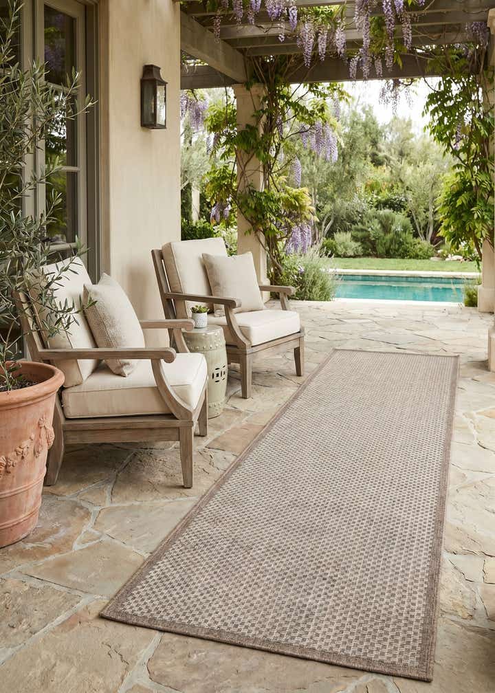 2' 7 x 10' Easy-Clean Border Indoor / Outdoor Runner Rug
