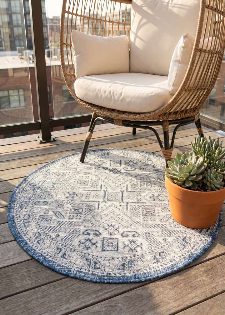 3' x 3' Easy-Clean Aztec Indoor / Outdoor Round Rug