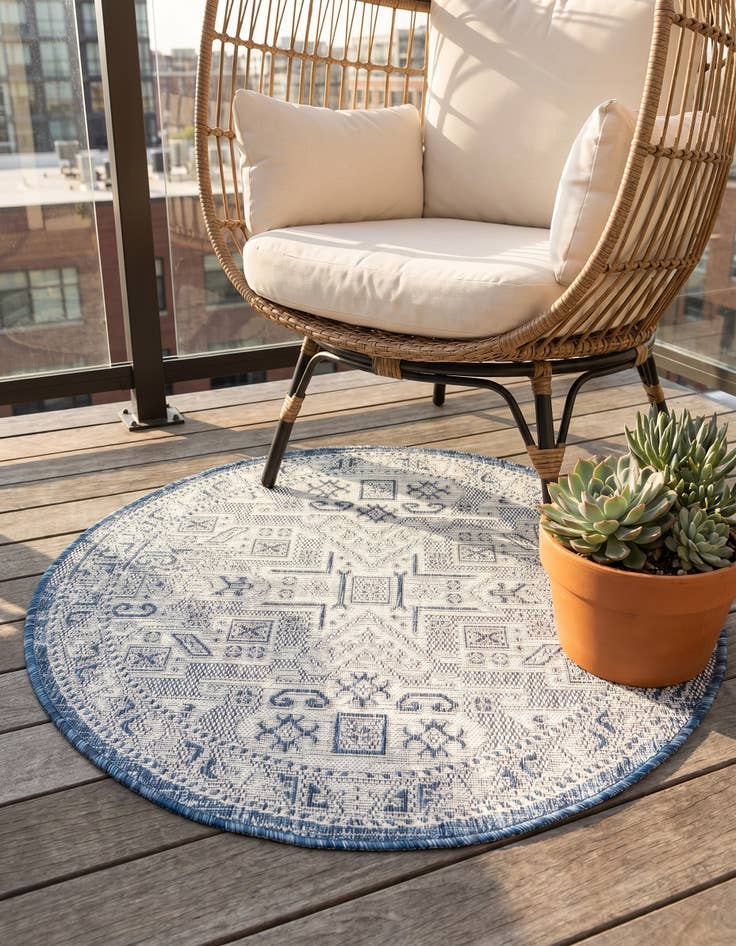 Detail image of 3' x 3' Easy-Clean Aztec Indoor / Outdoor Round Rug