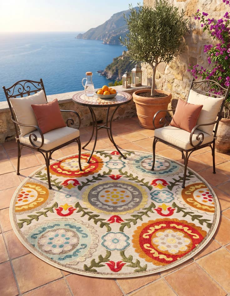 Detail image of 7' 10 x 7' 10 Easy-Clean Casablanca Indoor / Outdoor Round Rug