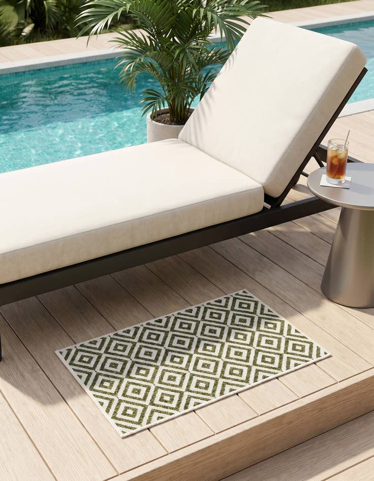 Detail image of 2' x 3' Easy-Clean Jill Zarin Costa Rica Indoor / Outdoor Rug