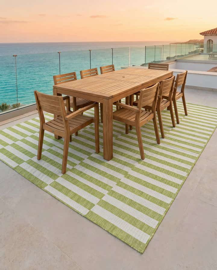 7' 10 x 11' Easy-Clean Striped Indoor / Outdoor Rug