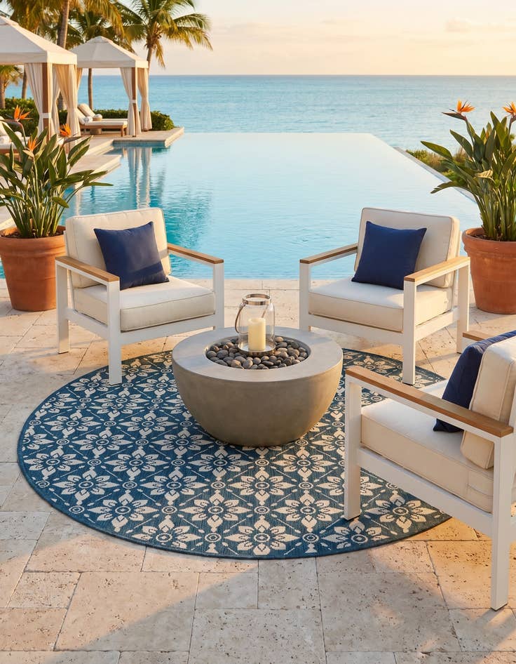Detail image of 6' x 6' Easy-Clean Trellis Indoor / Outdoor Round Rug