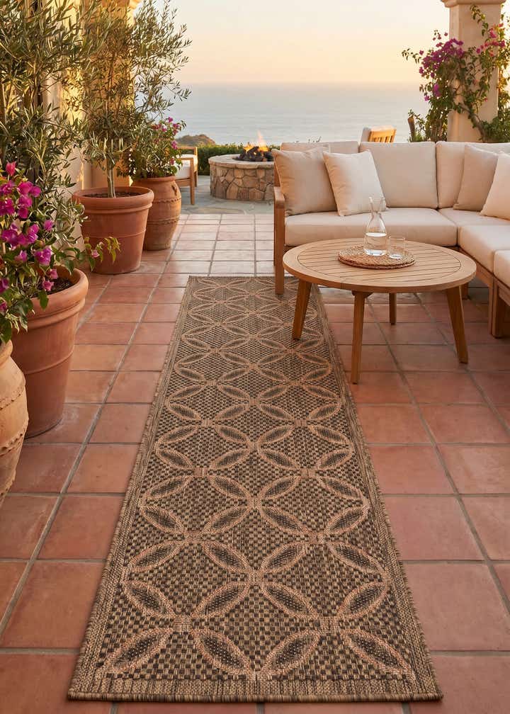 2' 2 x 6' Easy-Clean Trellis Indoor / Outdoor Runner Rug
