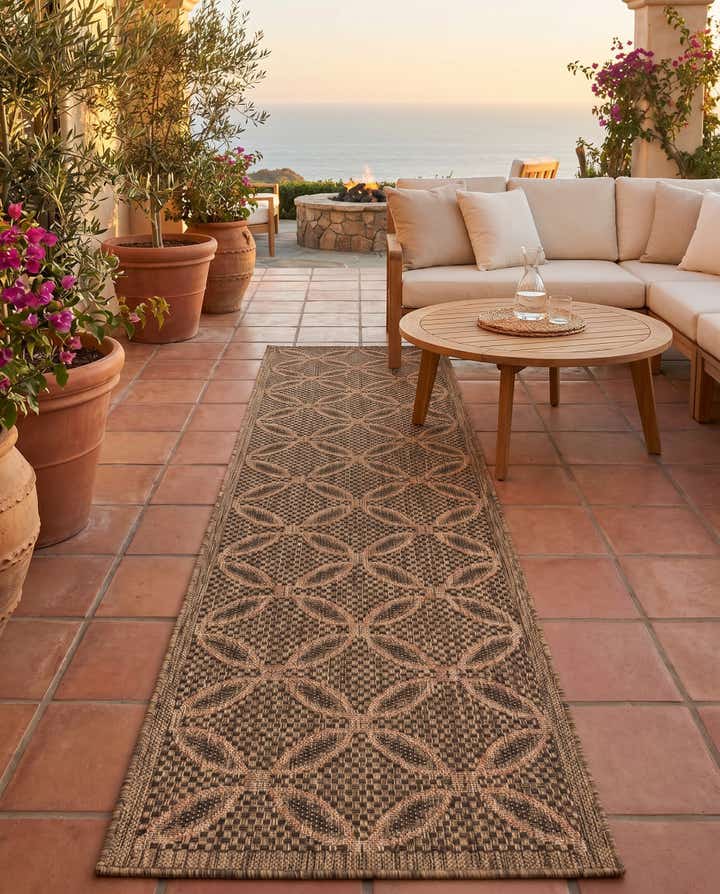 2' 2 x 6' Easy-Clean Trellis Indoor / Outdoor Runner Rug