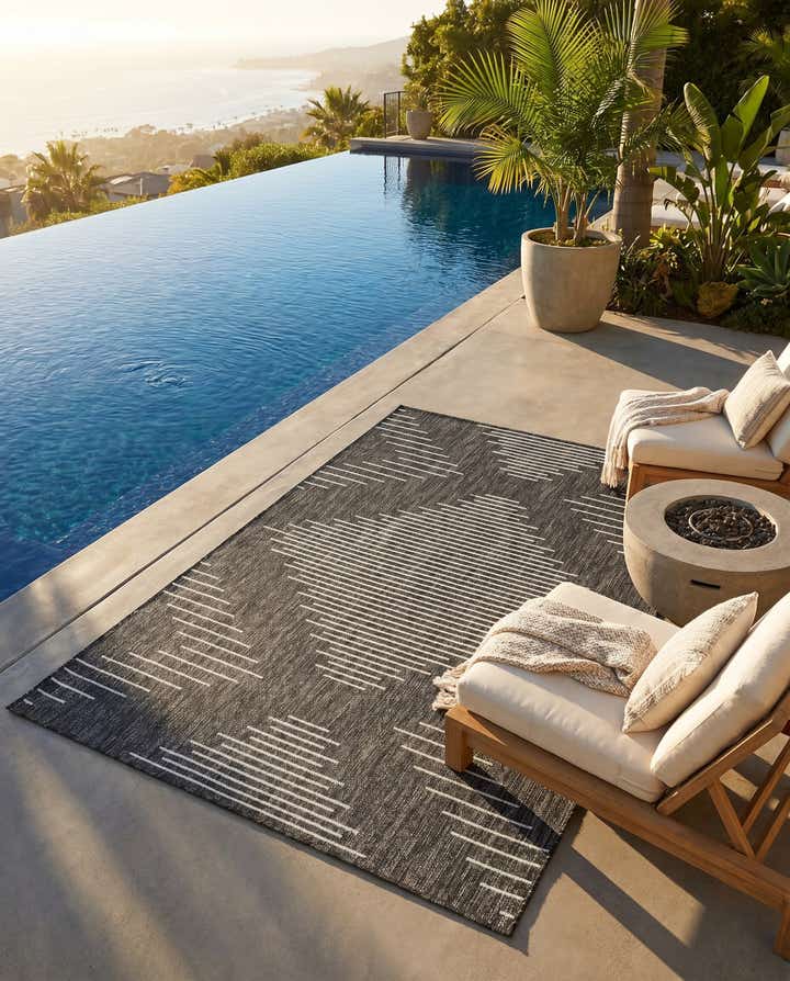 4' x 6' Easy-Clean Modern Indoor / Outdoor Rug