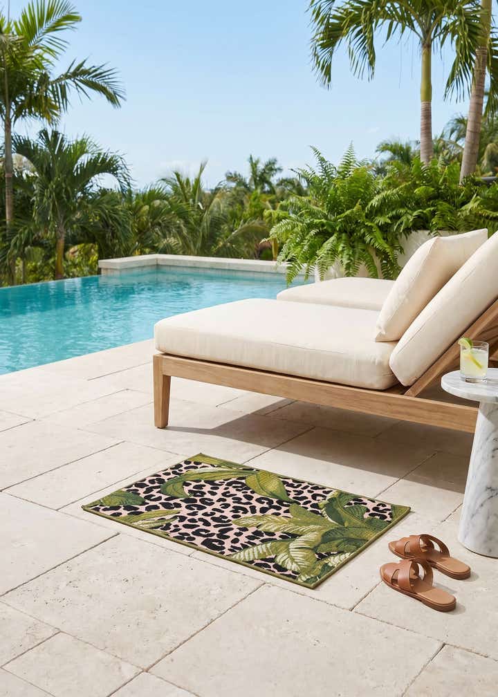 2' x 3' Easy-Clean Botanical Indoor / Outdoor Rug