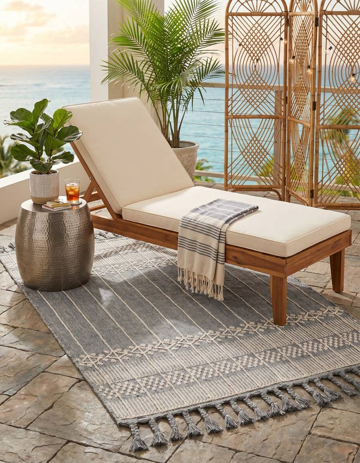 Detail image of 4' 1 x 6' 1 Easy-Clean Eco Bohemian Indoor / Outdoor Rug
